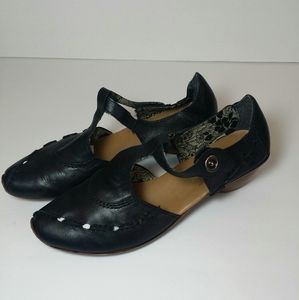 Rieker antistress T strap shoes. 1 1/2 in heel